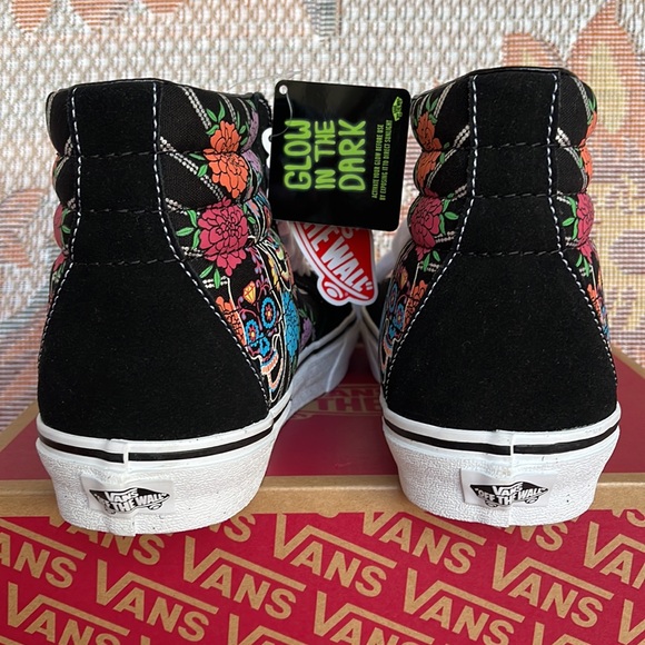 Vans Sk8-Hi
Dia De Los Muertos Black/
VNOA7Q5NBMW
WMNS sneakers - Picture 14 of 16